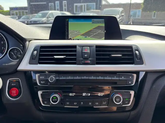 BMW 3 Series view 16
