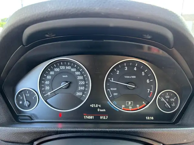 BMW 3 Series view 15