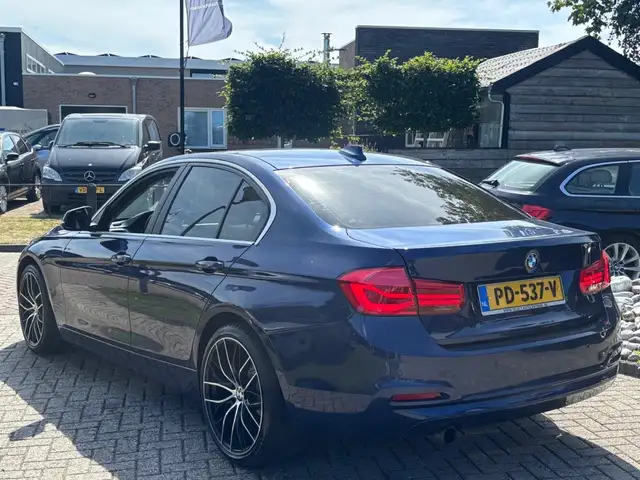 BMW 3 Series view 8