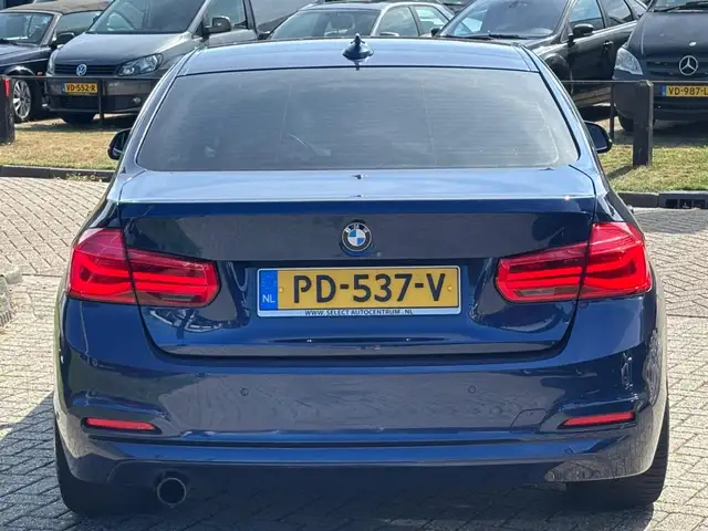 BMW 3 Series view 7