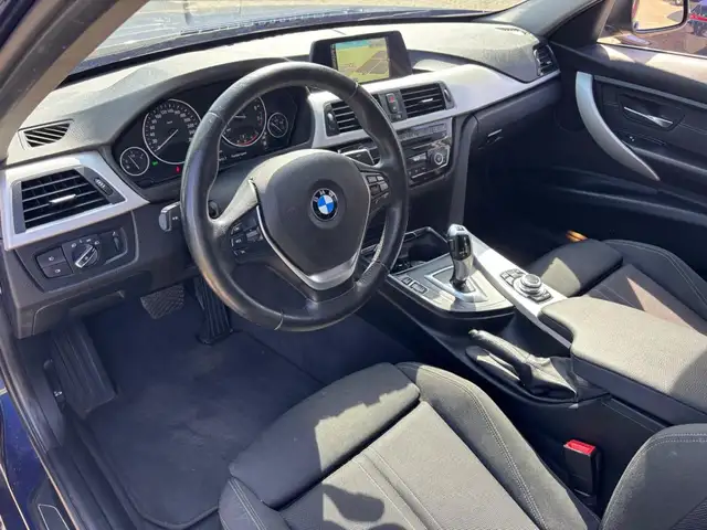 BMW 3 Series view 13
