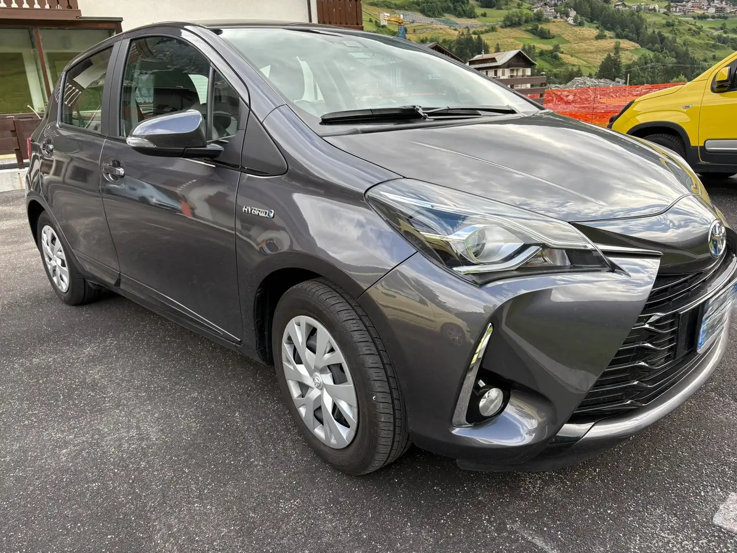 Toyota Yaris Yaris III 2017 5p 1.5h Trend Bronze Edition Grigio - 2