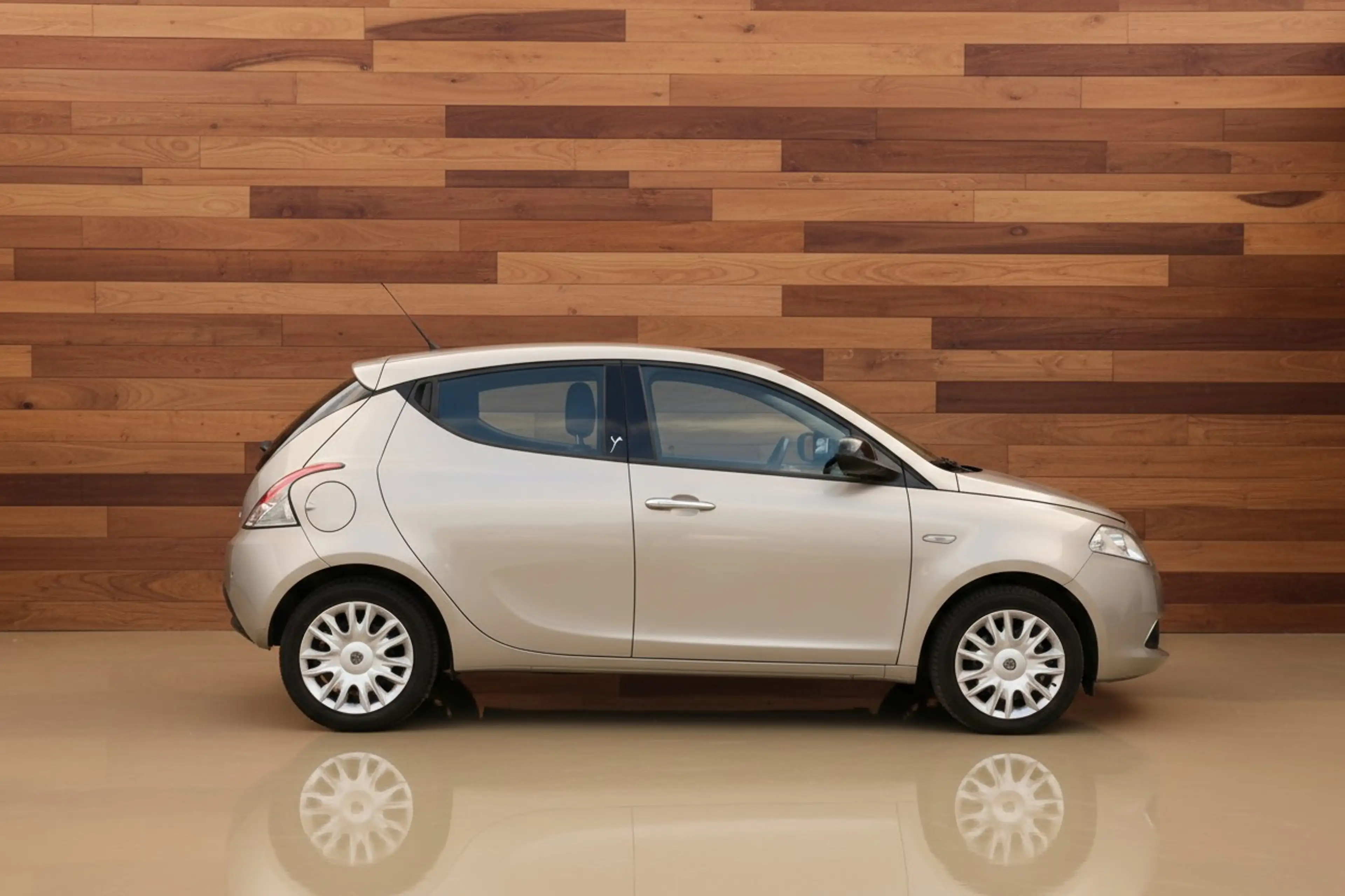 Lancia Ypsilon 0.9 TwinAir Gold — photo 6