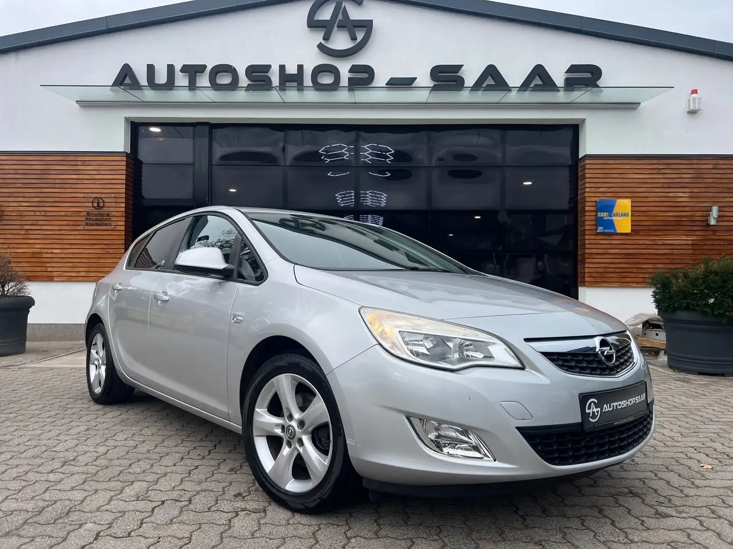 Opel Astra J Lim. 5-trg. Design Edition Silber - 2