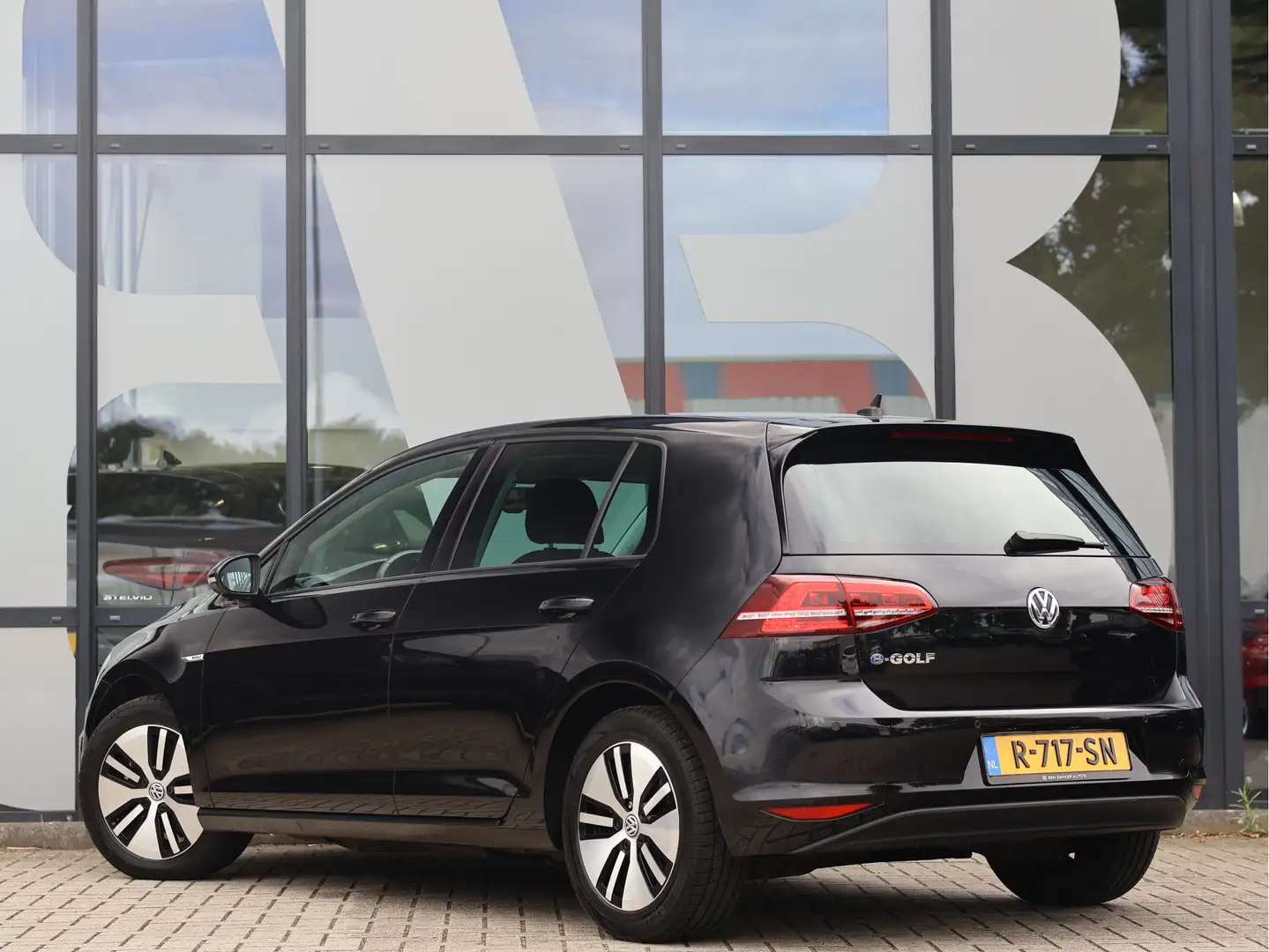 Volkswagen e-Golf e-Golf | Warmtepomp | Leder | ACC | Cam | Navi | Noir - 2
