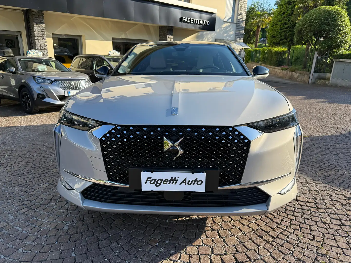 DS Automobiles DS 4 1.2 PURETECH 130CV EAT8 OPERA Grau - 2