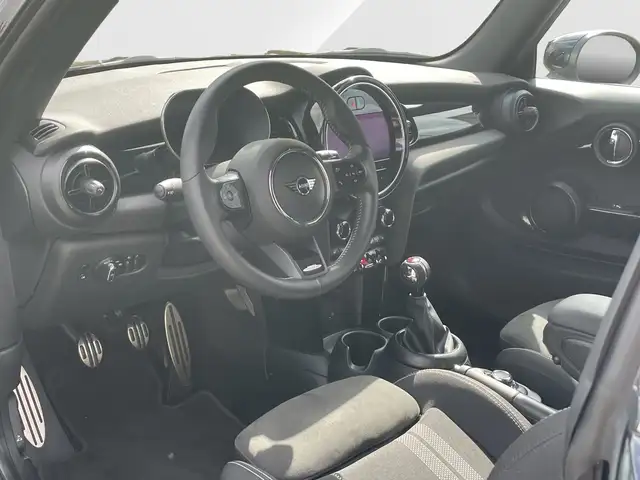Mini Hatch view 8