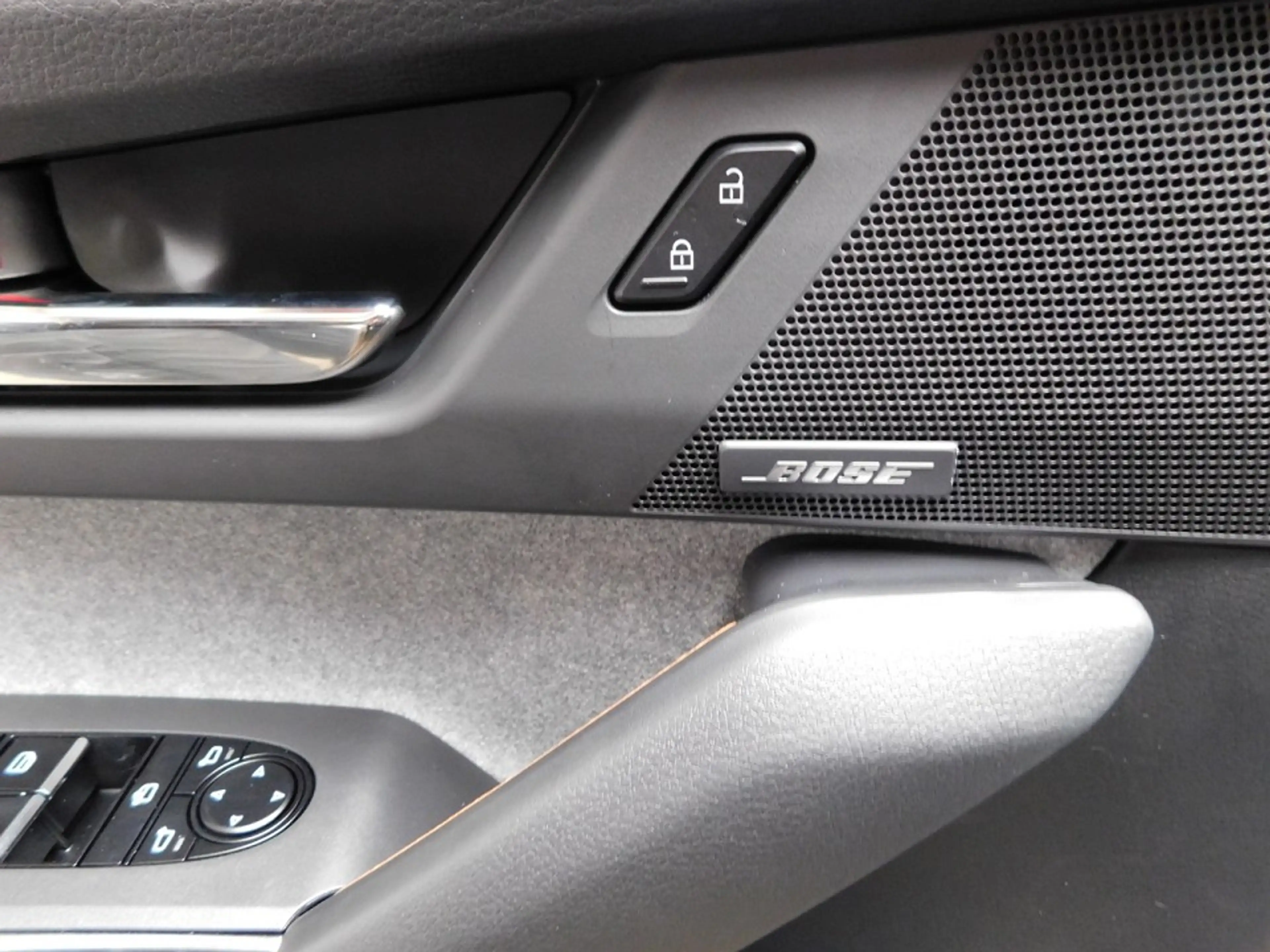 Mazda MX-30 e-SKYACTIV R-EV Makato Urban Expression/Premium-P. — photo 8