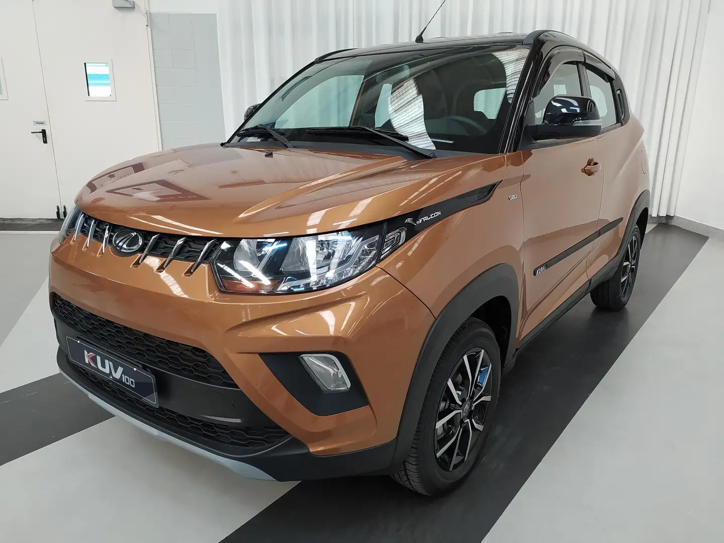 Mahindra KUV100 1.2 K8 Gold - 1