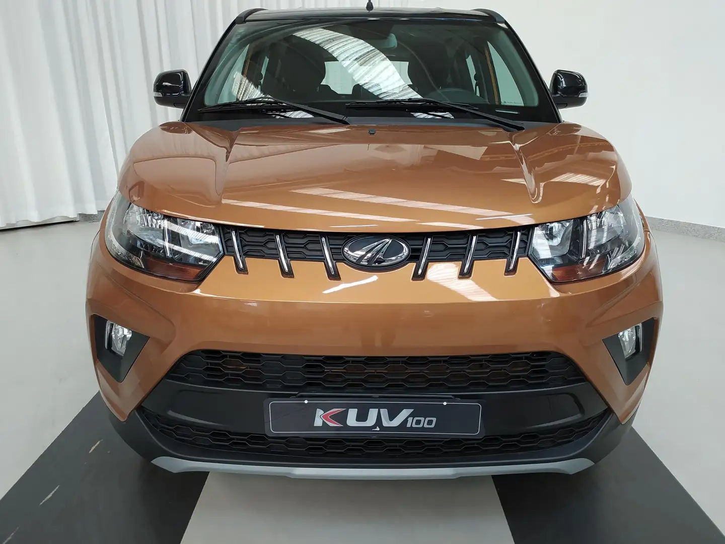 Mahindra KUV100 1.2 K8 Gold - 2