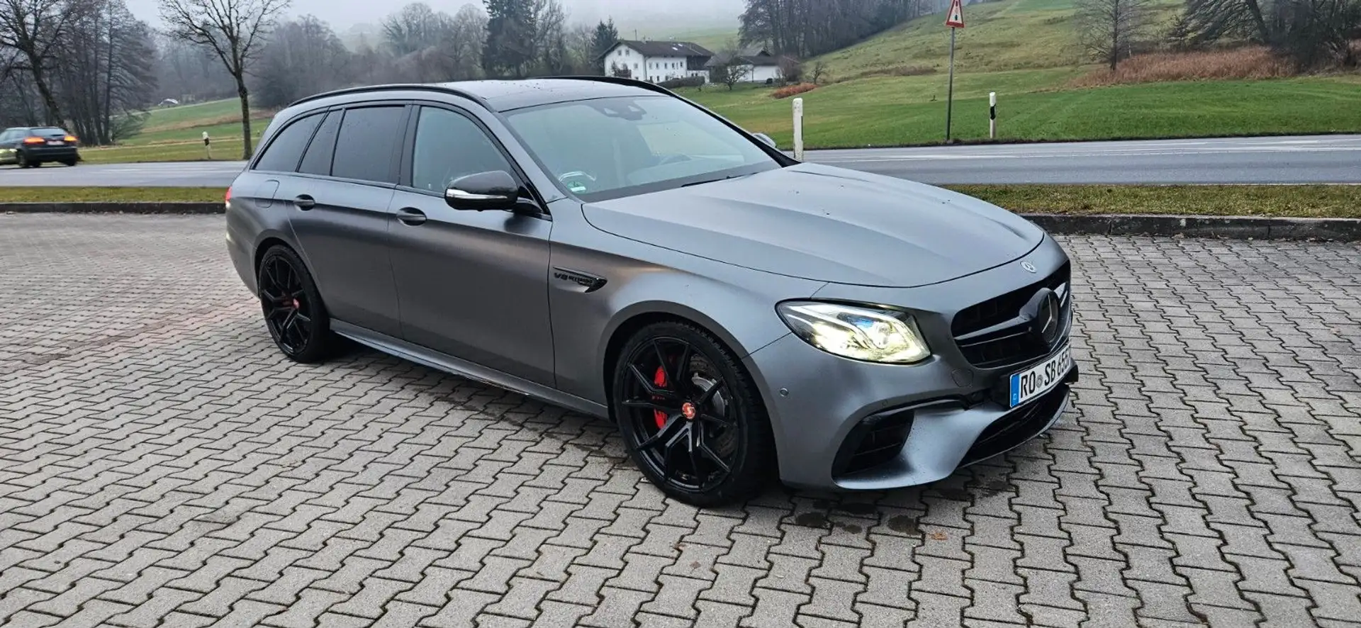 Mercedes-Benz E 63 AMG S Original Junge Sterne Garantie,ohnPF Grau - 1