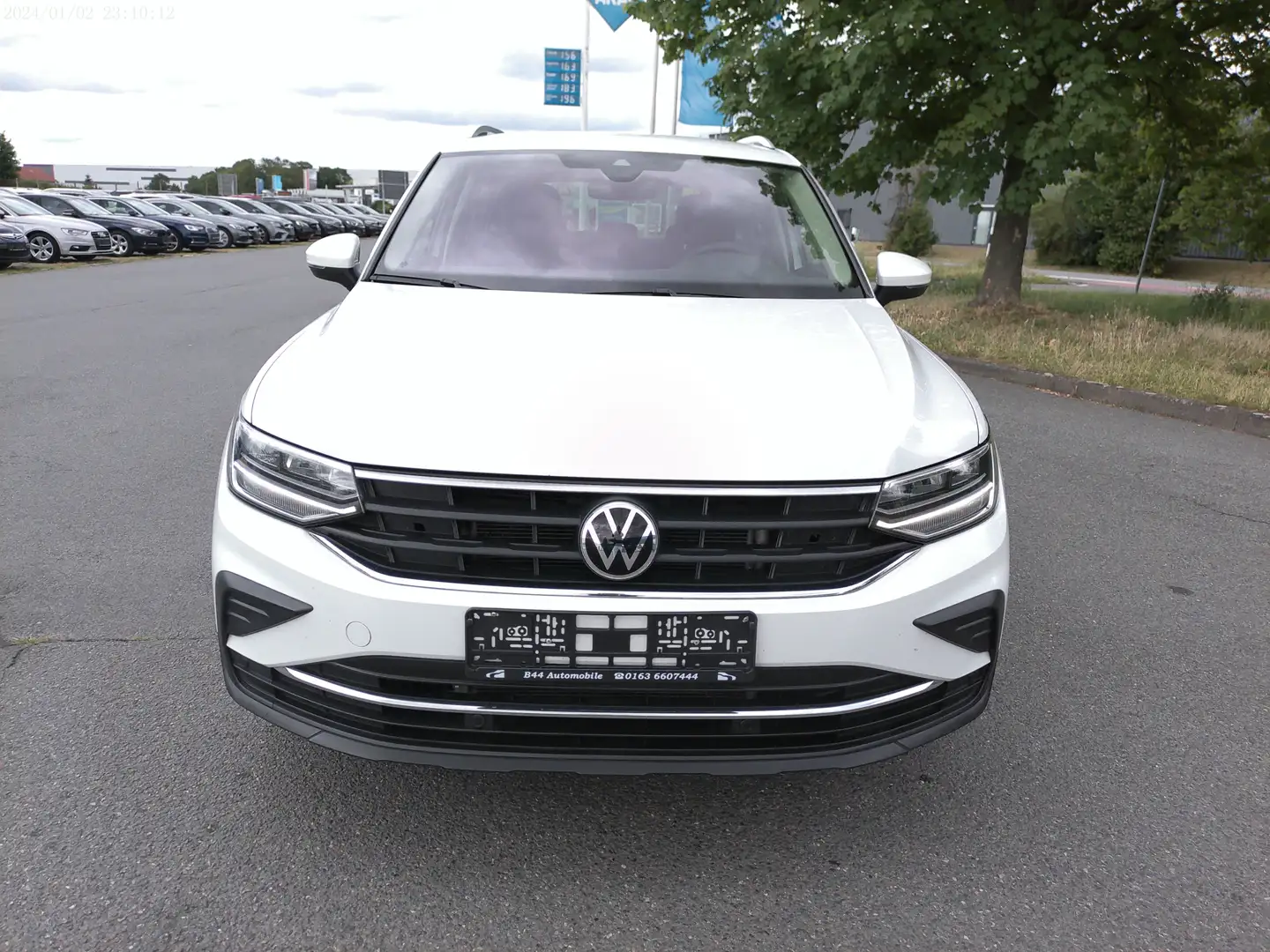 Volkswagen Tiguan DSG *NAVI*LED*Kamera*AHK*AsisstentPaket*18"Alus* Zwart - 2