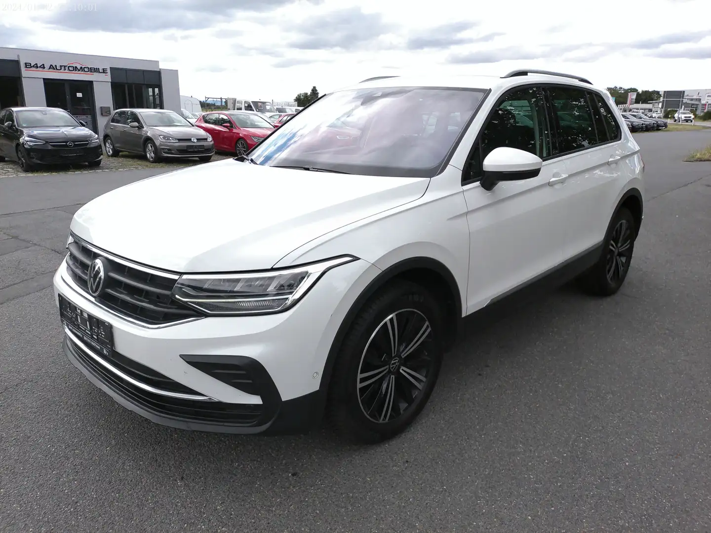 Volkswagen Tiguan DSG *NAVI*LED*Kamera*AHK*AsisstentPaket*18"Alus* Zwart - 1
