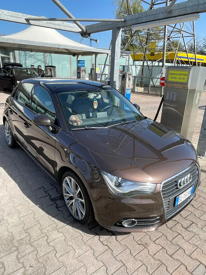 Audi A1 A1 1.6 tdi Attraction s-tronic Brun - 2