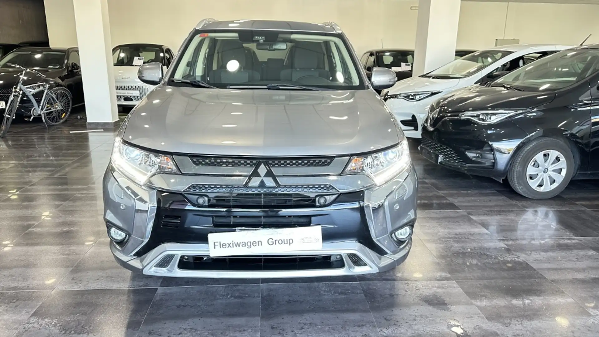 Mitsubishi Outlander PHEV Motion 4WD Gris - 2