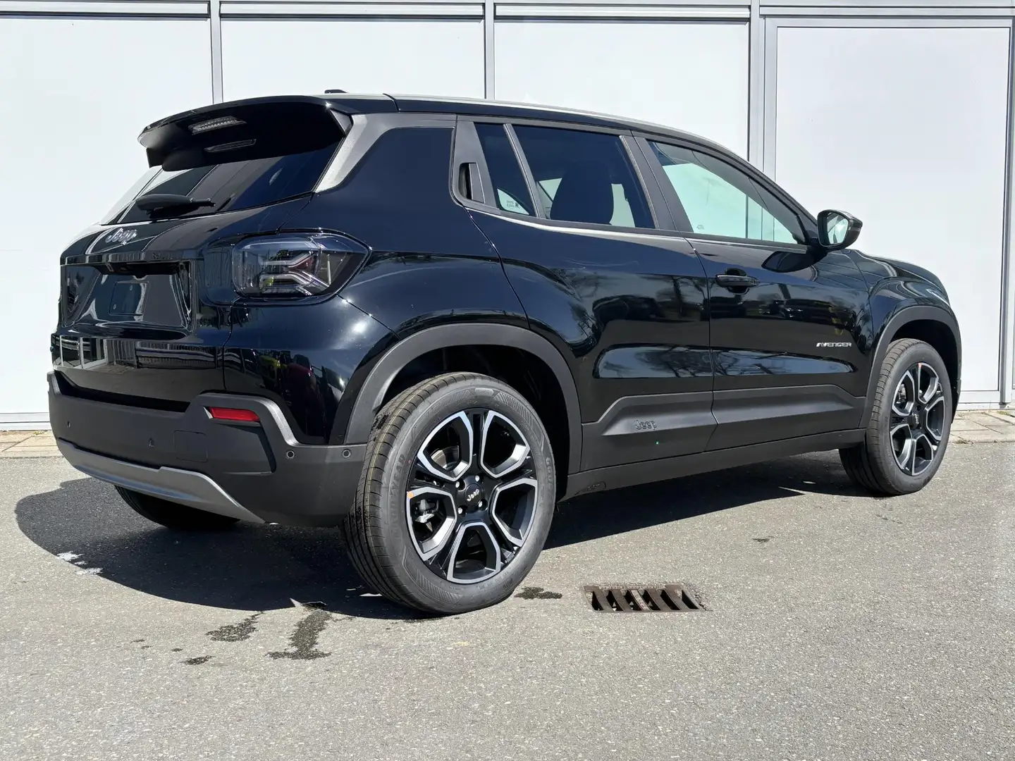 Jeep Avenger Summit 54 kWh | Navigatie | Keyless Entry & Start Zwart - 2