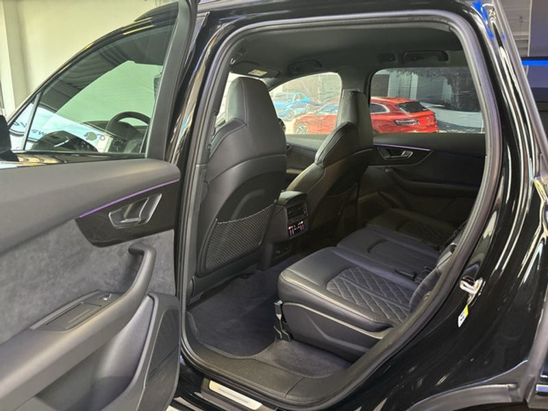 Audi SQ7 4.0 TFSI quattro competition plus AHK*LEDER — photo 11