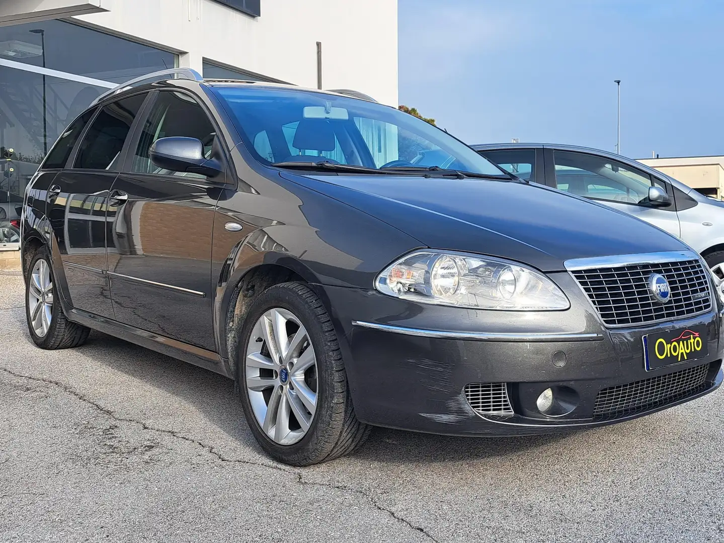 Fiat Croma 1.9 mjt UNICO PROPRIETARIO-TAGLIANDI CASA MADRE... Gris - 2