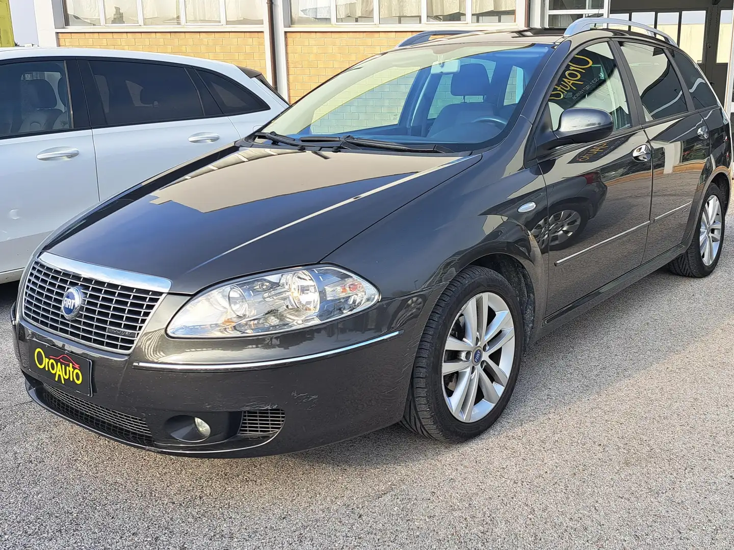 Fiat Croma 1.9 mjt UNICO PROPRIETARIO-TAGLIANDI CASA MADRE... Gris - 1