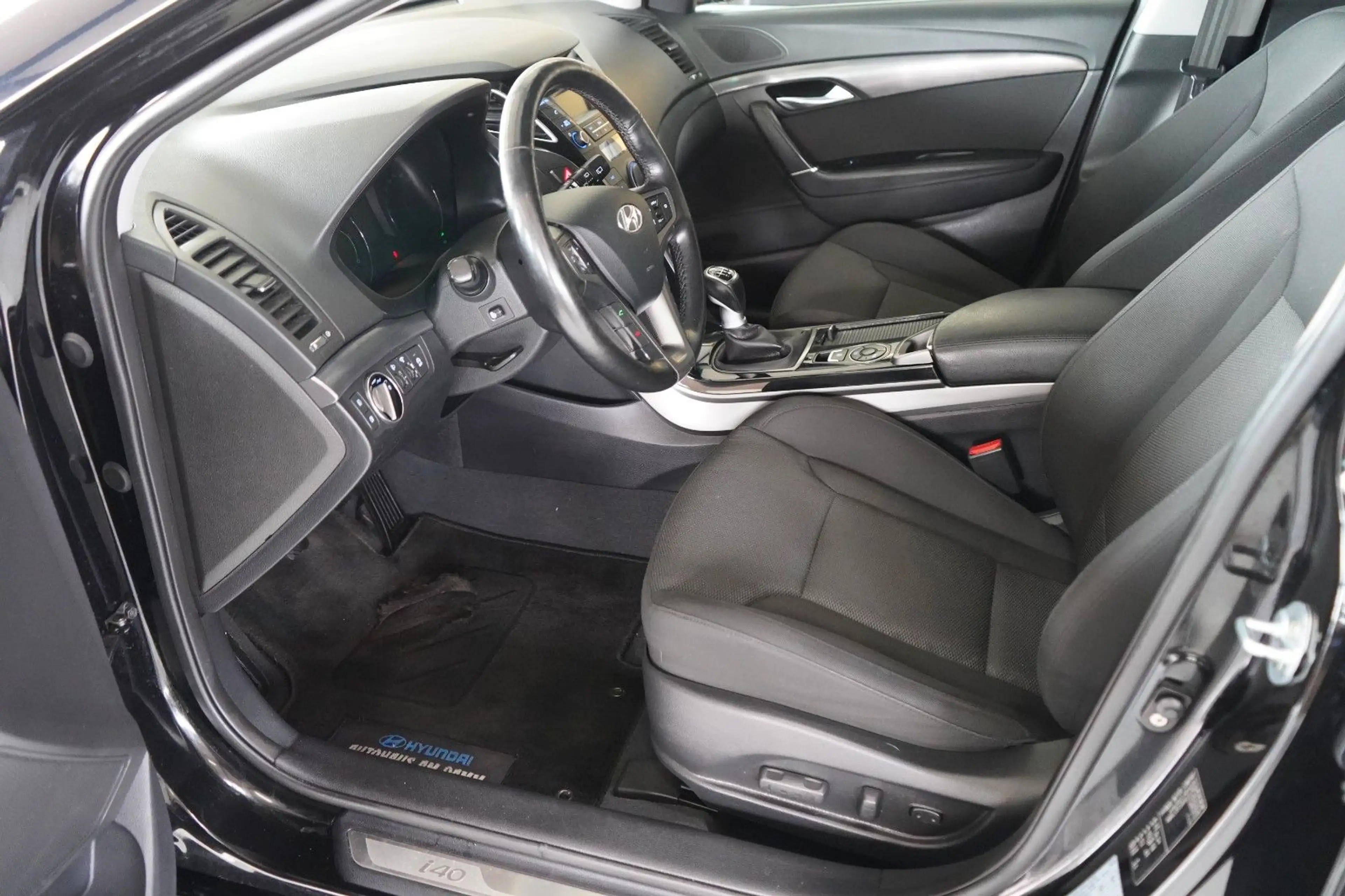 Hyundai i40 cw blue Trend KLIMAAUTO./ TEMPOMAT / PDC — photo 10