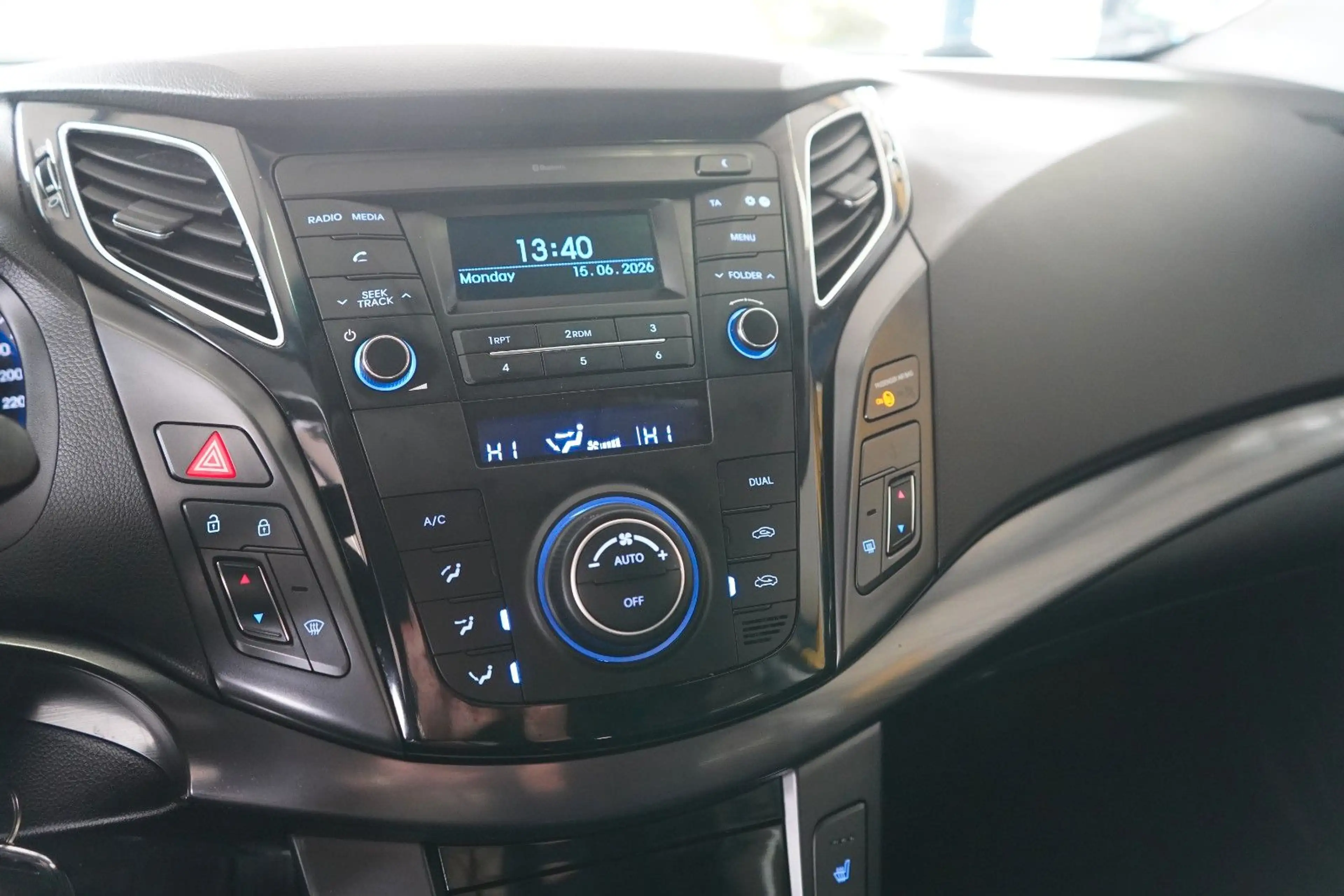 Hyundai i40 cw blue Trend KLIMAAUTO./ TEMPOMAT / PDC — photo 13