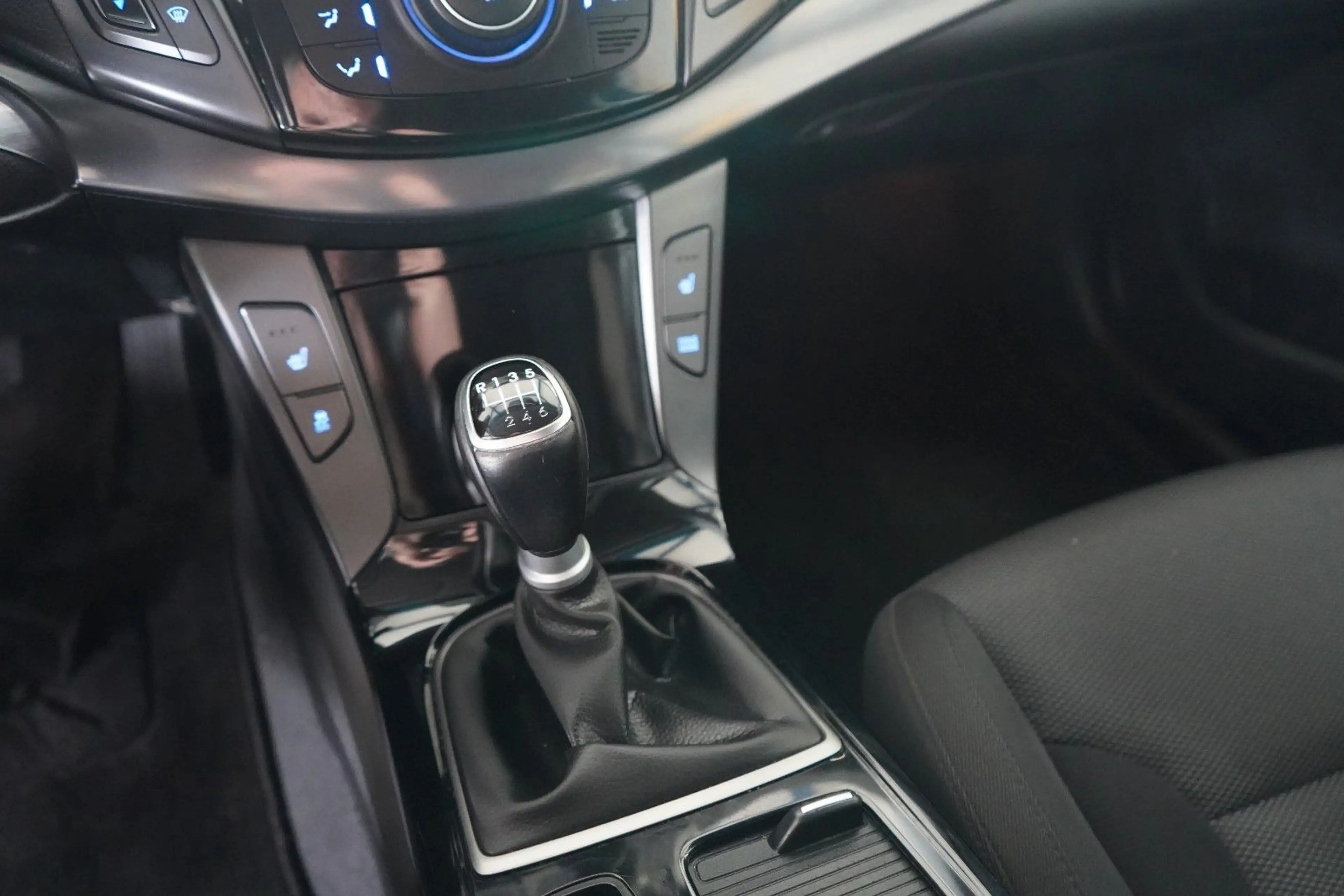Hyundai i40 cw blue Trend KLIMAAUTO./ TEMPOMAT / PDC — photo 14