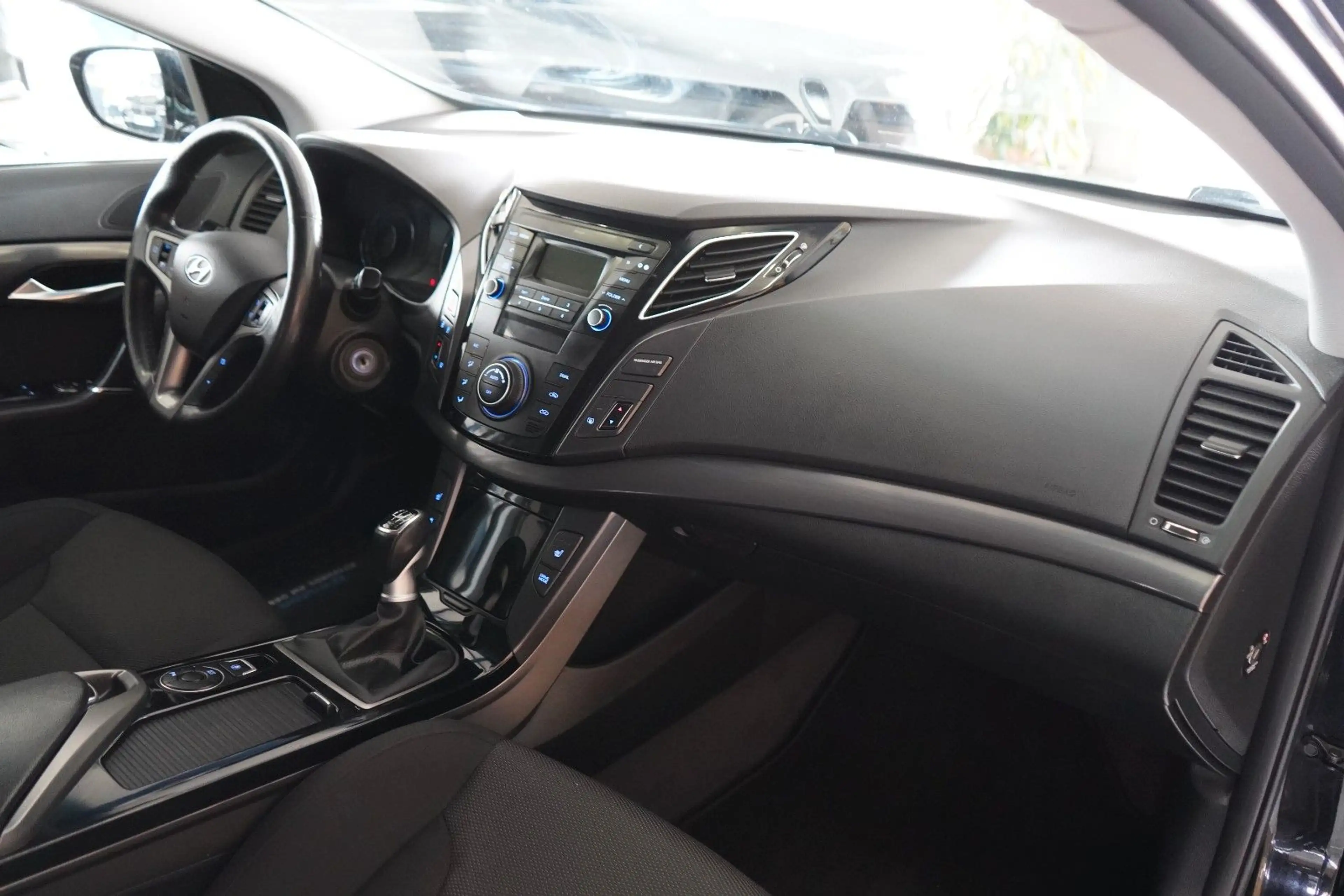 Hyundai i40 cw blue Trend KLIMAAUTO./ TEMPOMAT / PDC — photo 9
