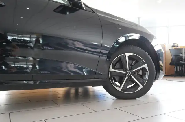 Opel Astra view 8