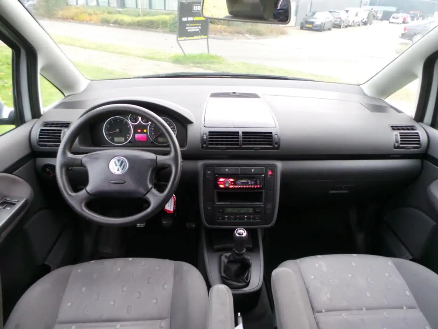 Volkswagen Sharan 2.0 Trendline ( 7-PERSOONS + INRUIL MOGELIJK ) Grijs - 2