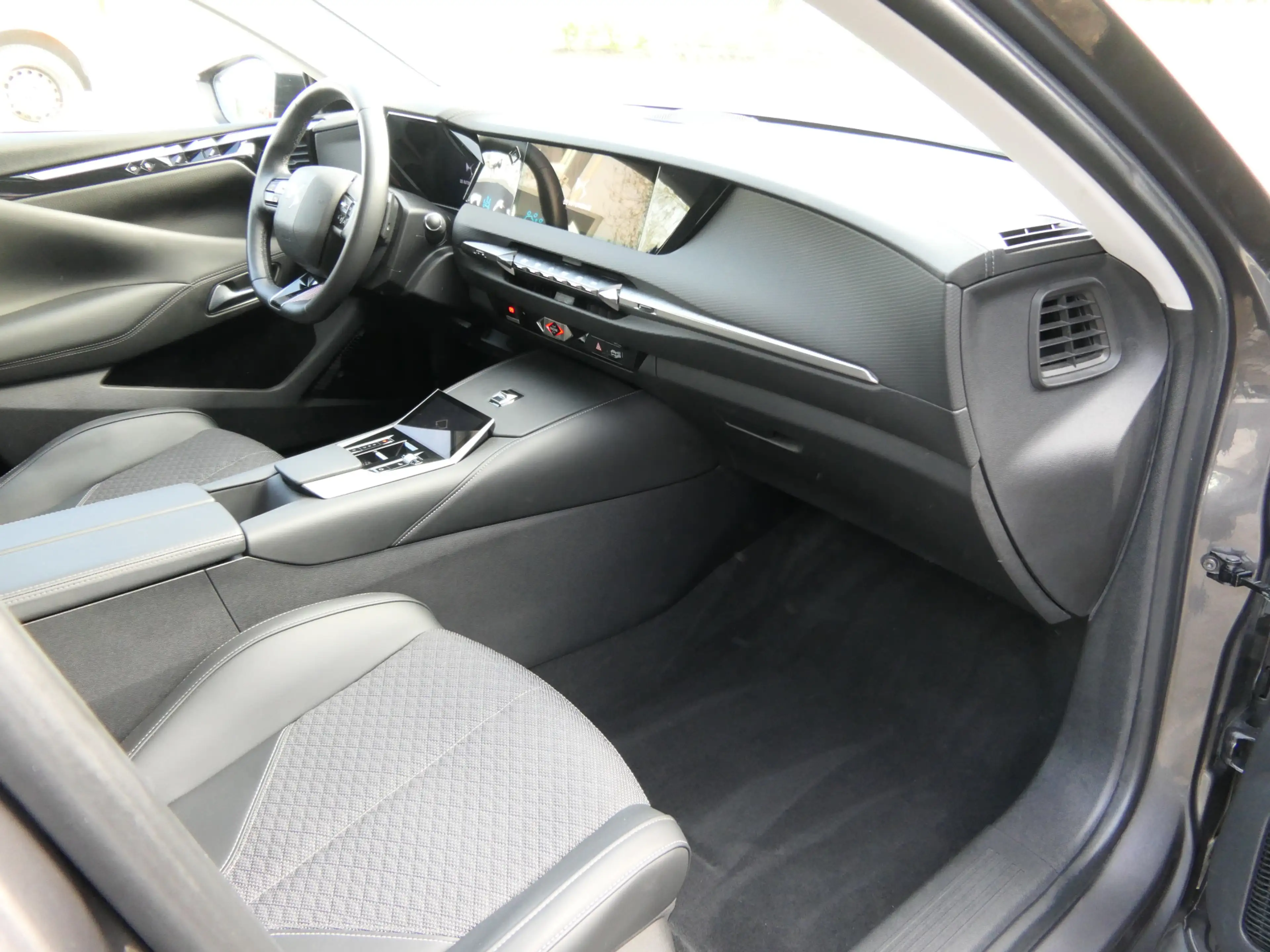 DS Automobiles DS 4 E-Tense Trocadero Plug In Hybrid | DAB | LMV 19'' — photo 15