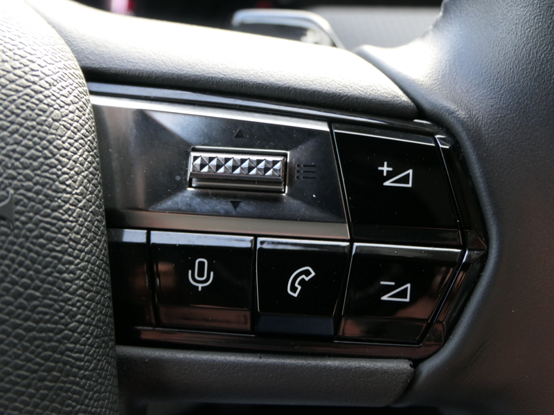 DS Automobiles DS 4 E-Tense Trocadero Plug In Hybrid | DAB | LMV 19'' — photo 34