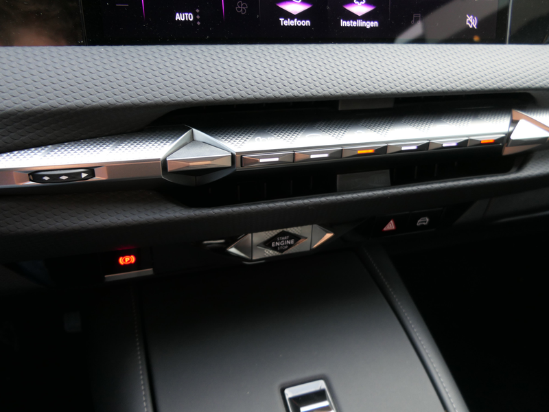 DS Automobiles DS 4 E-Tense Trocadero Plug In Hybrid | DAB | LMV 19'' — photo 25