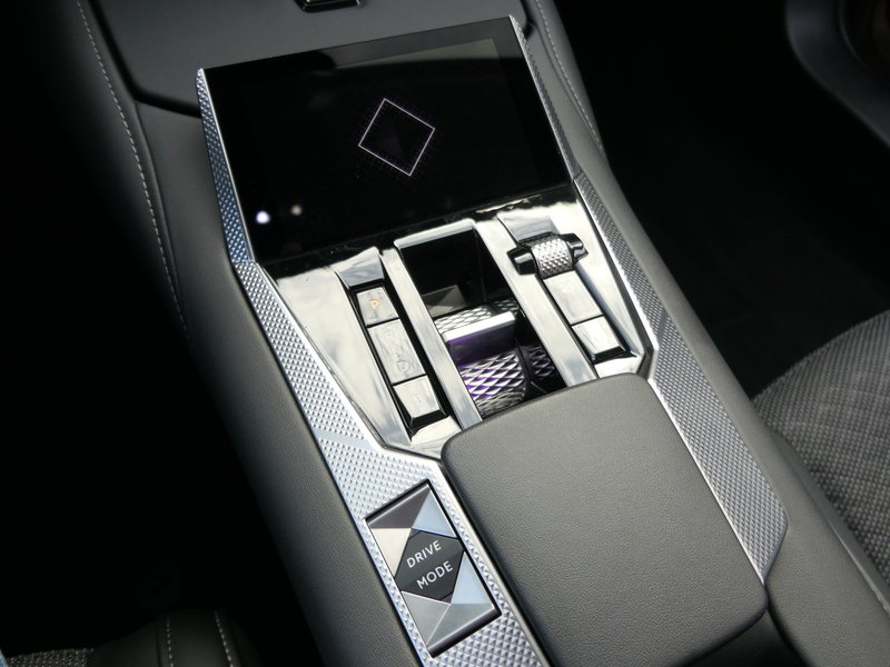DS Automobiles DS 4 E-Tense Trocadero Plug In Hybrid | DAB | LMV 19'' — photo 24