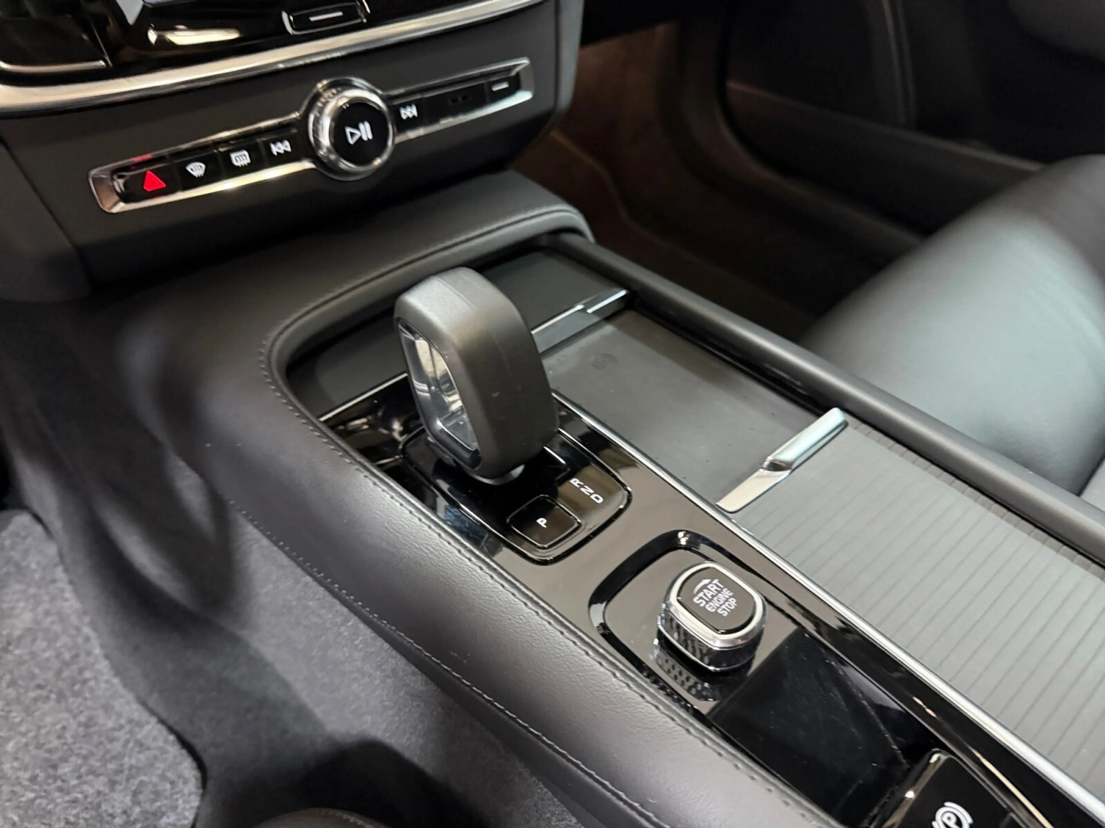 Volvo V90 B4 MHEV Core ** Pilot | Zetel/Stuurverwarm | Ha... — photo 17