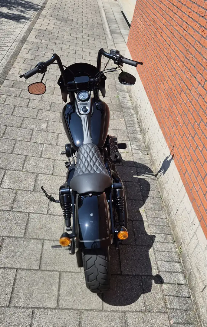 Harley-Davidson Street Bob Zwart - 2
