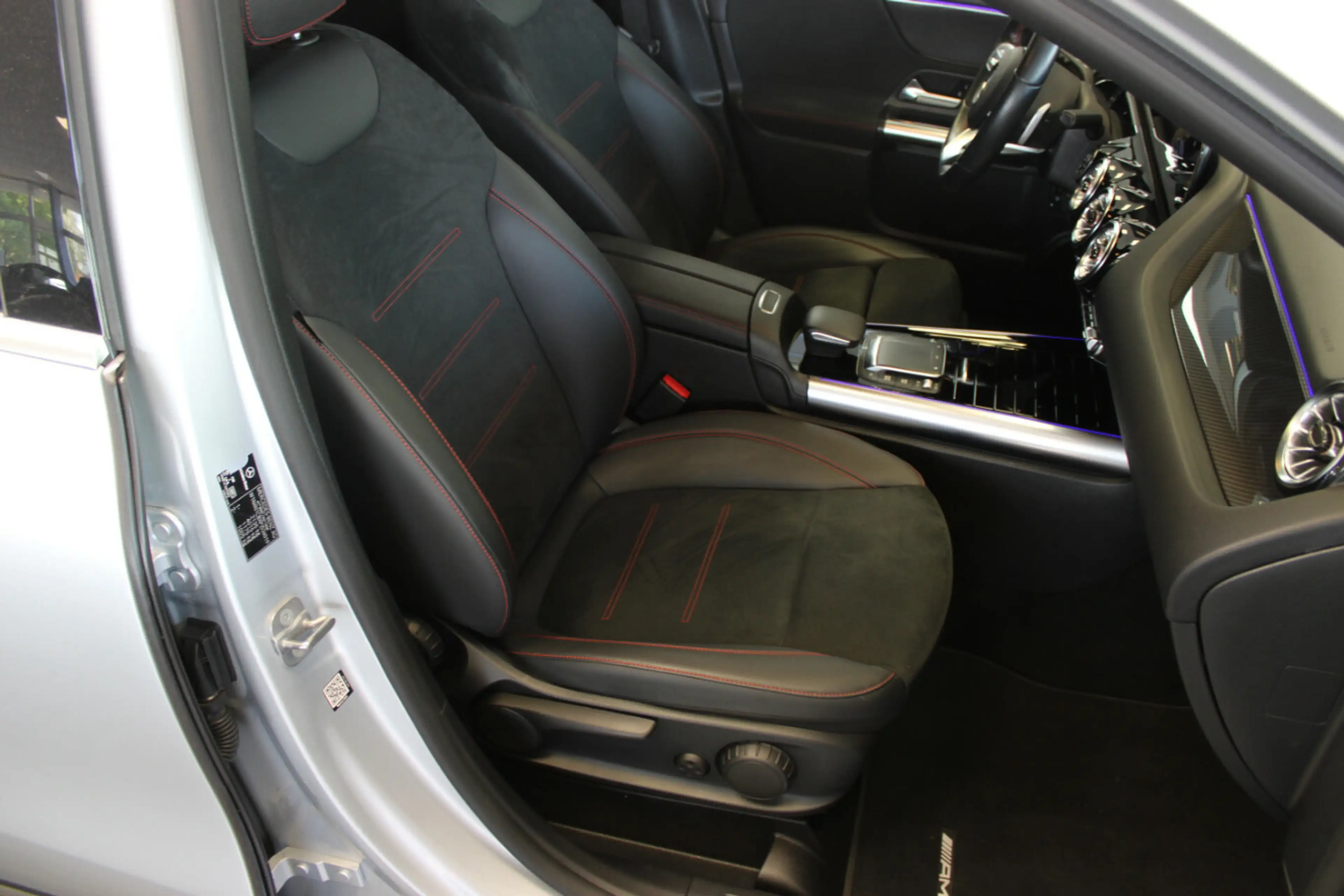 Mercedes-Benz GLA 200 D 8G-DCT AMG Line — photo 14