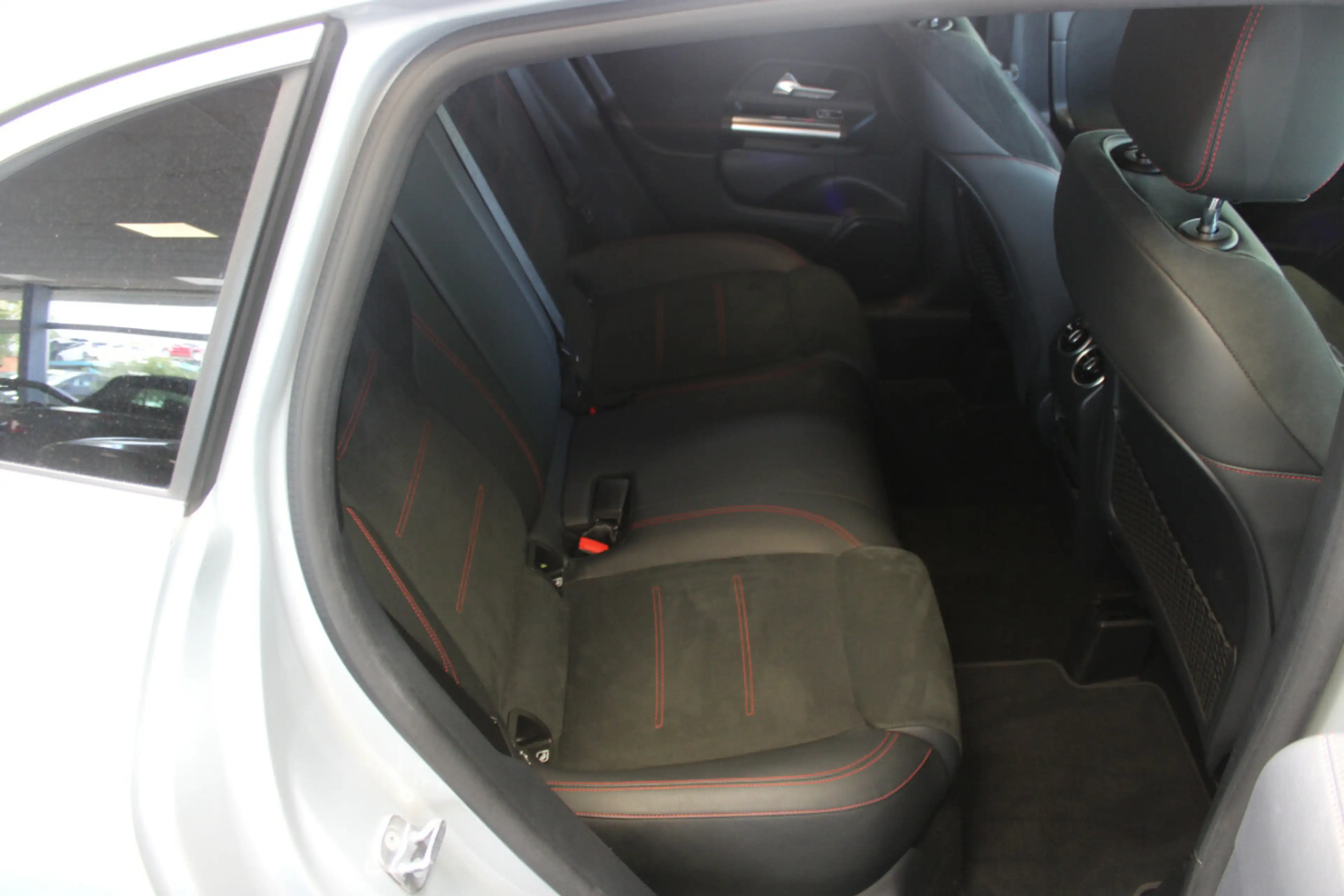 Mercedes-Benz GLA 200 D 8G-DCT AMG Line — photo 15