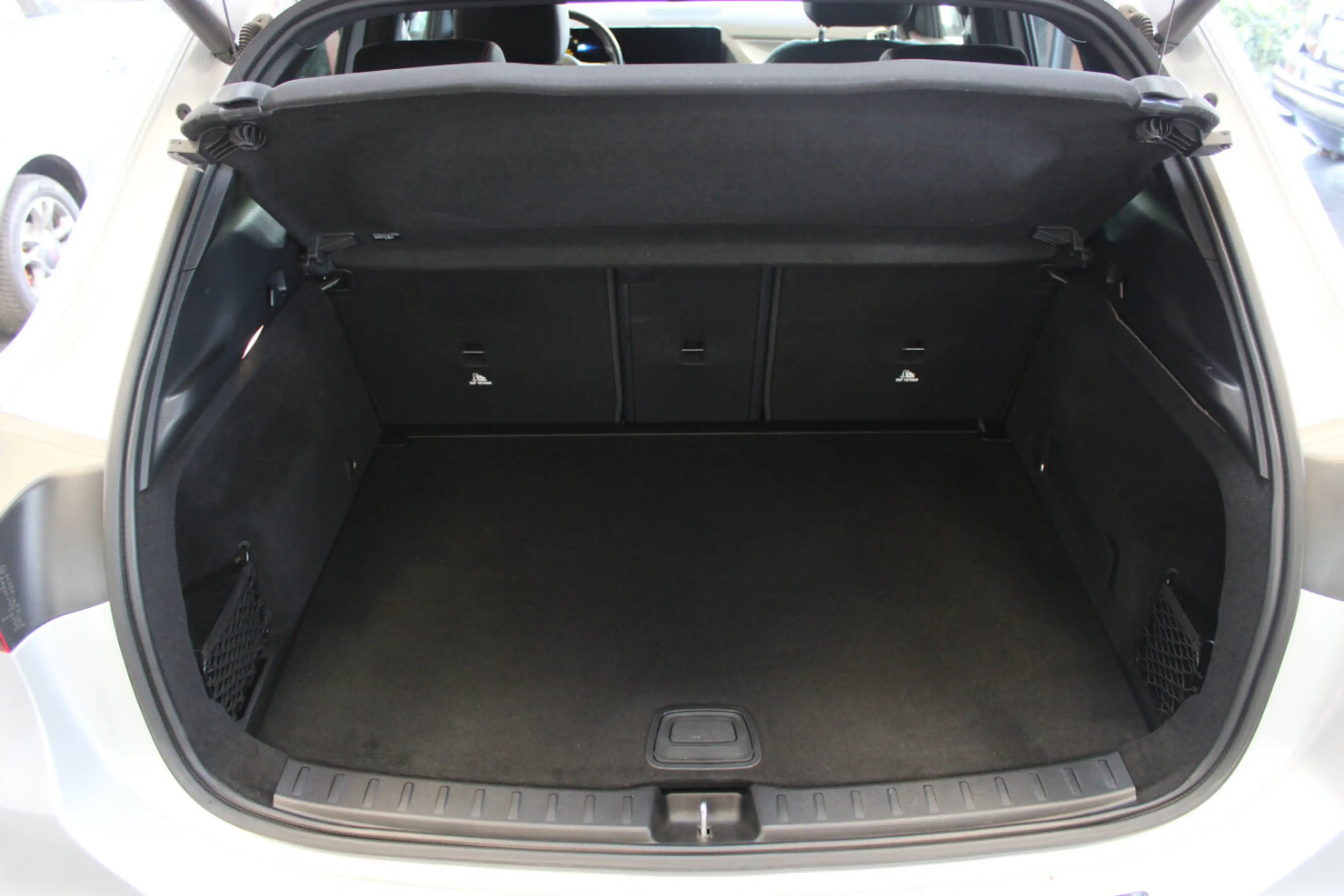 Mercedes-Benz GLA 200 D 8G-DCT AMG Line — photo 6