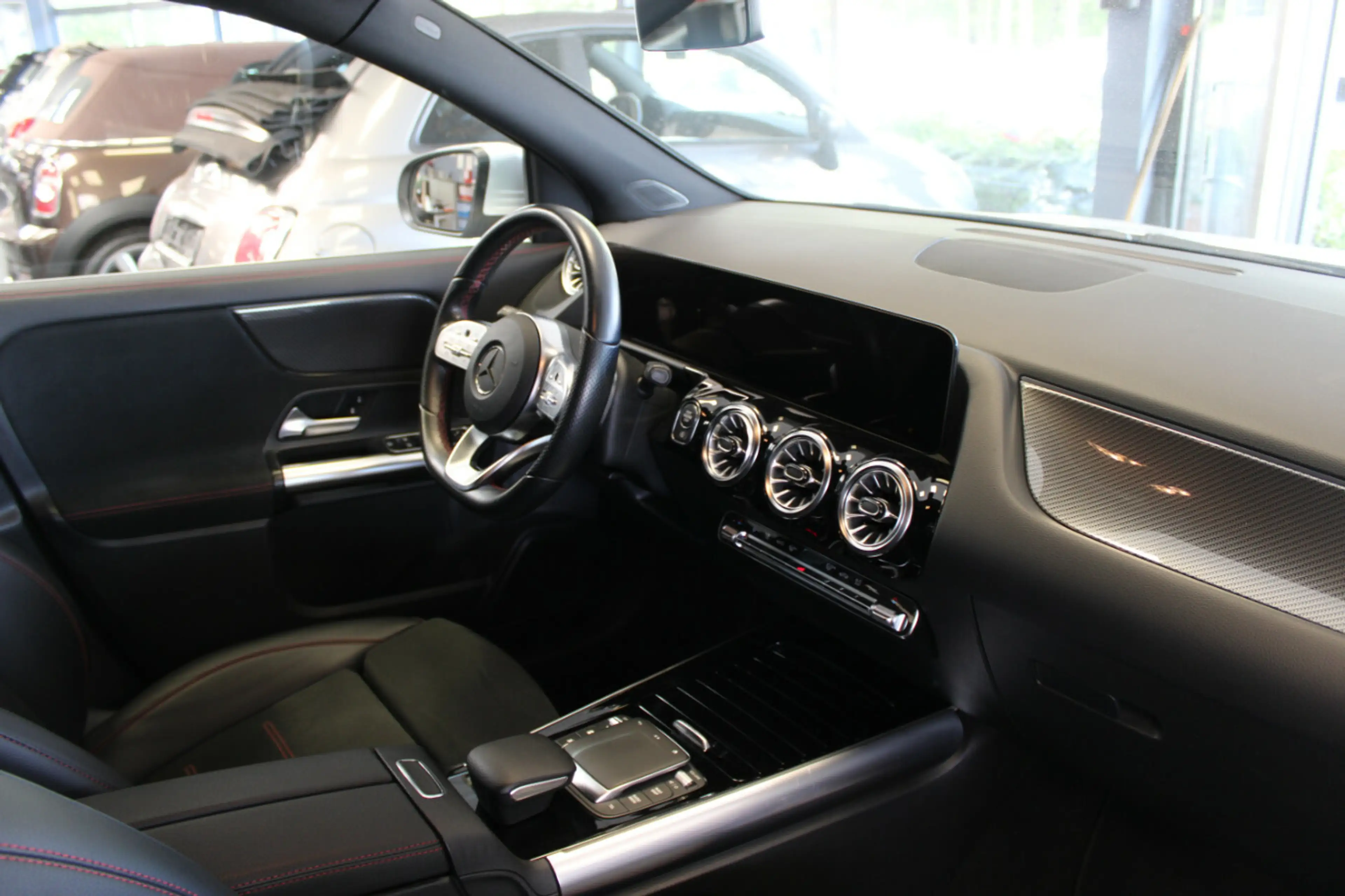 Mercedes-Benz GLA 200 D 8G-DCT AMG Line — photo 9