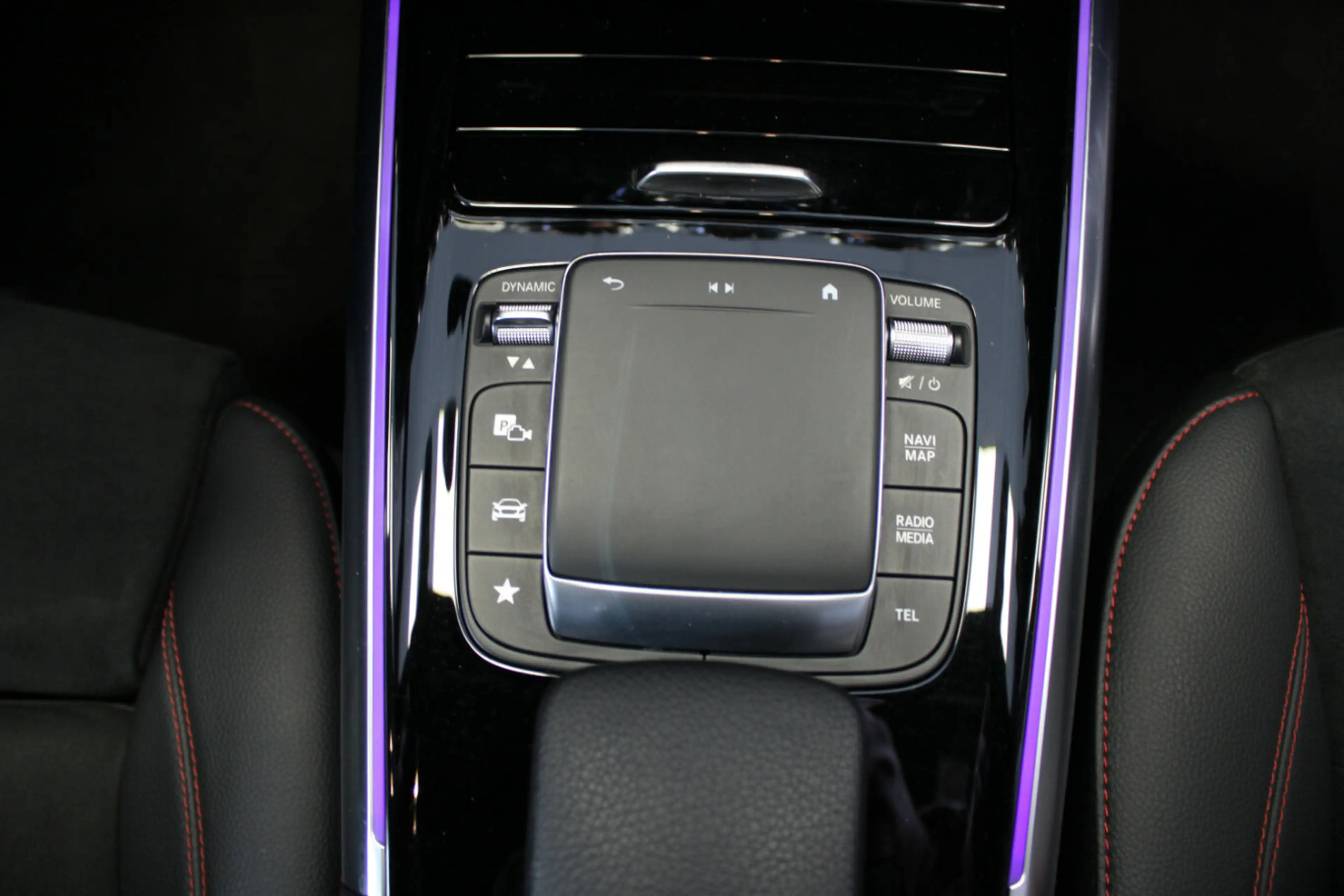 Mercedes-Benz GLA 200 D 8G-DCT AMG Line — photo 13