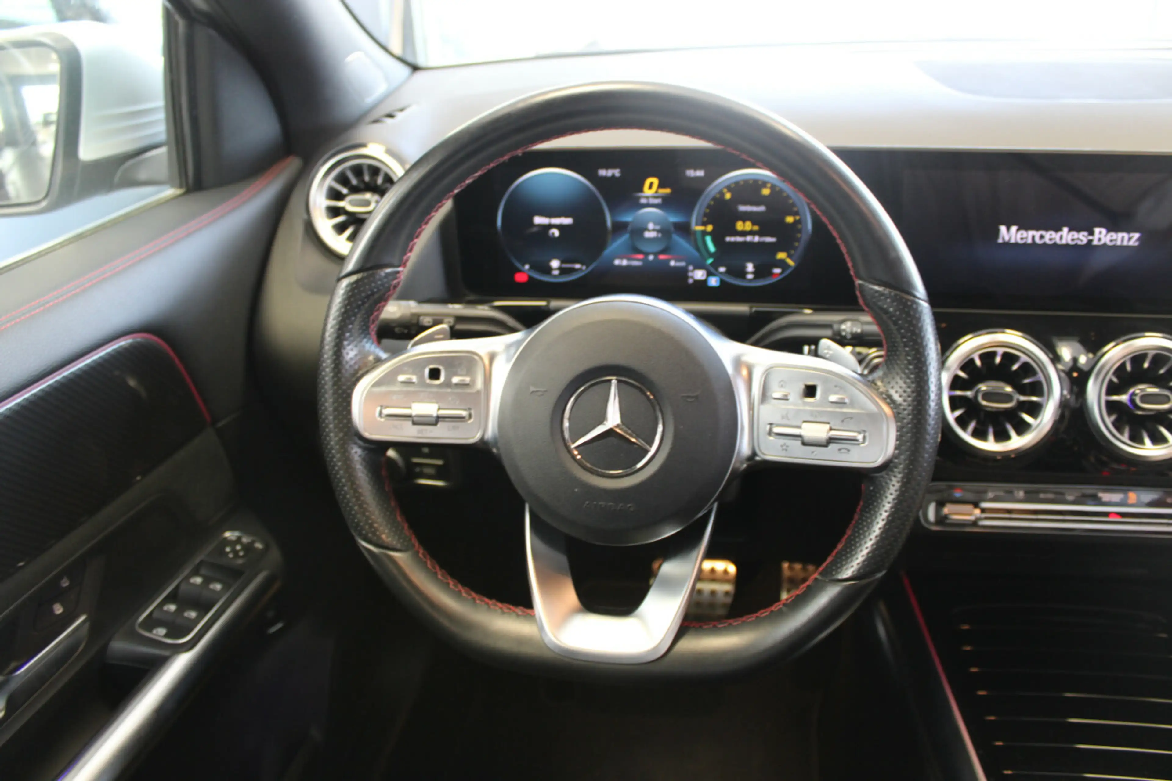 Mercedes-Benz GLA 200 D 8G-DCT AMG Line — photo 10
