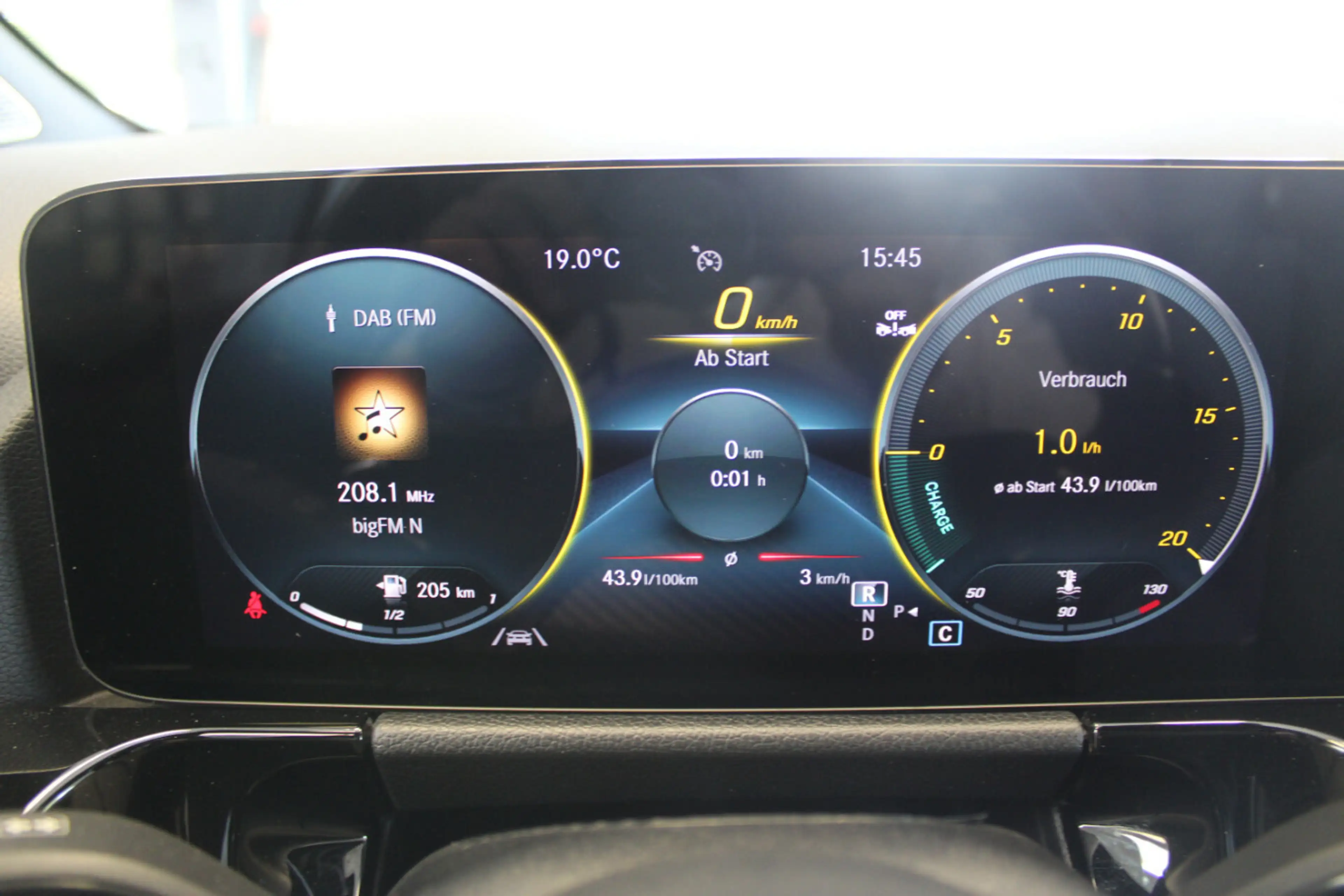 Mercedes-Benz GLA 200 D 8G-DCT AMG Line — photo 11
