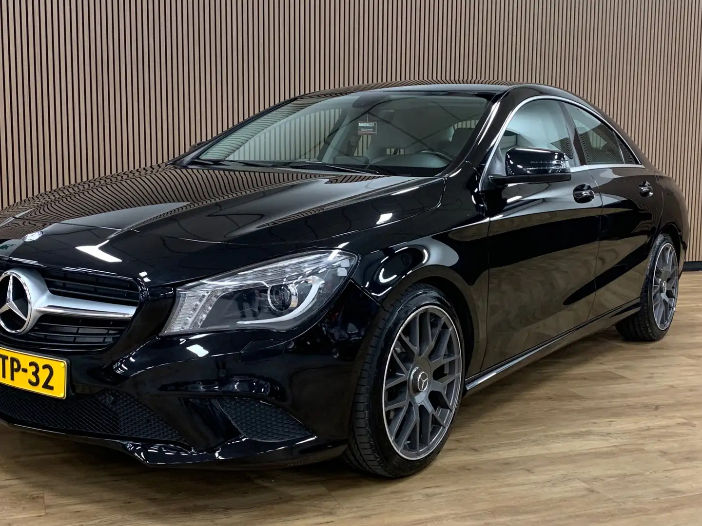 Mercedes-Benz CLA 180 BlueEFF. Ambition|Navigatie|Xenon|Climate Control| Zwart - 2