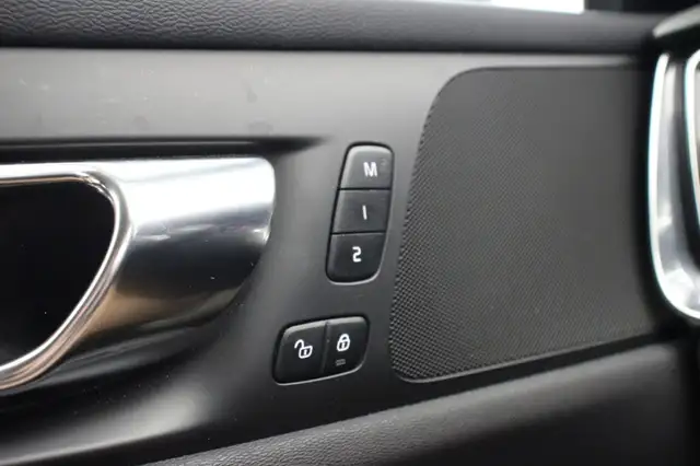 Volvo S60 view 9