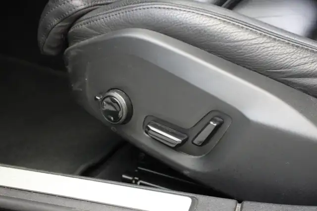Volvo S60 view 8