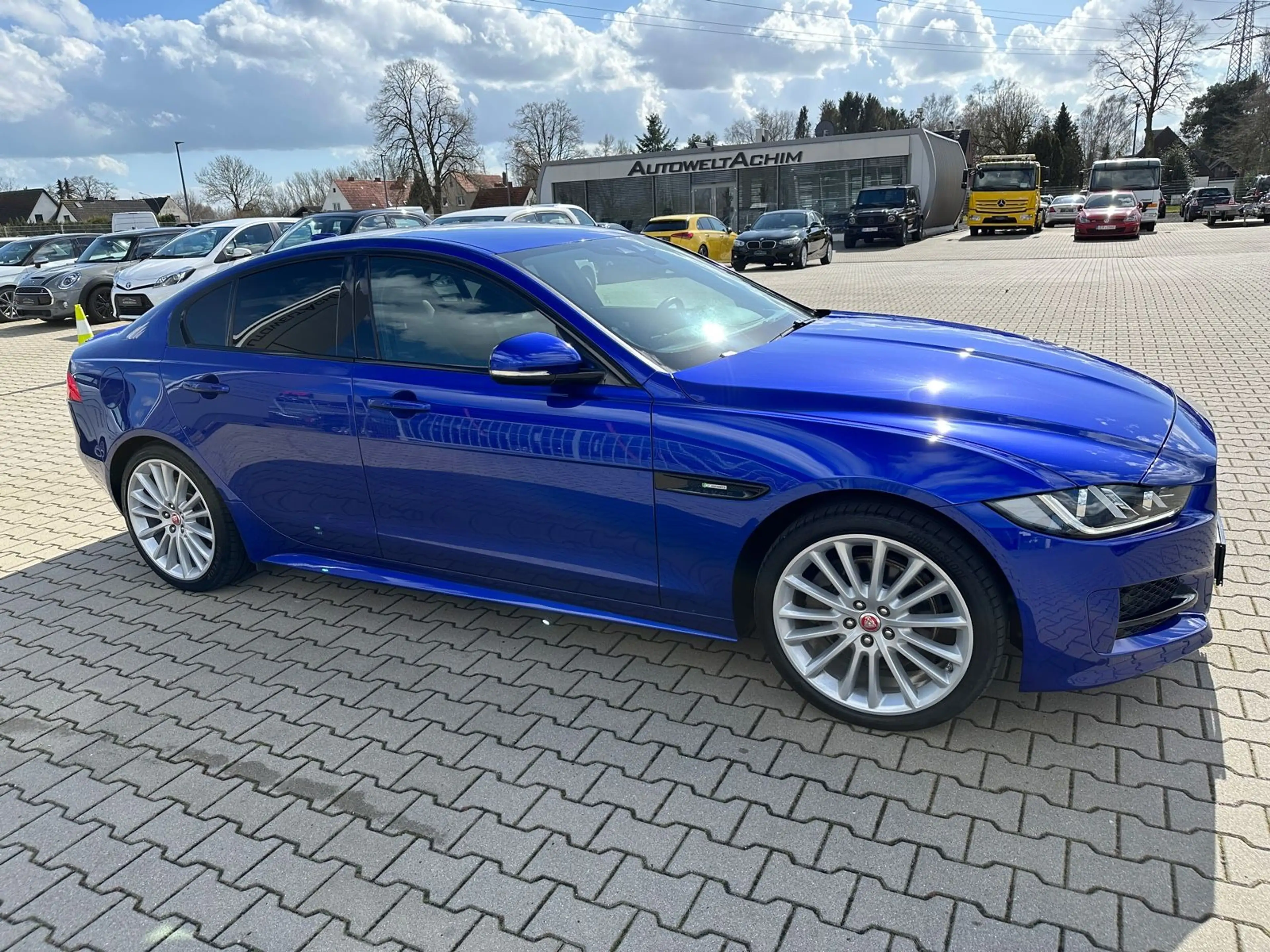 Jaguar XE R-Sport — photo 6