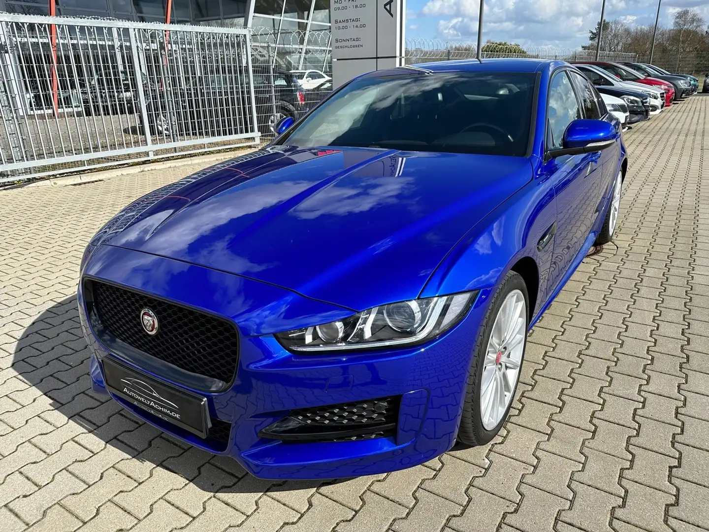 Jaguar XE R-Sport Blau - 2