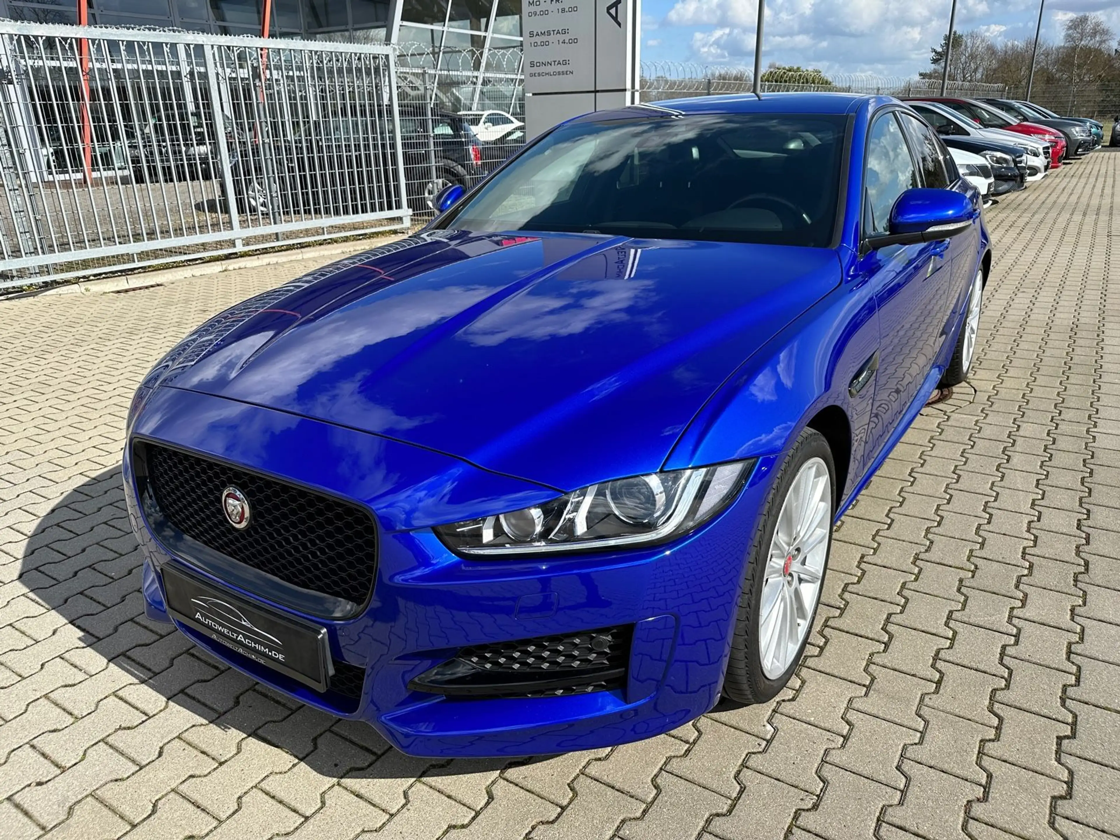 Jaguar XE R-Sport — photo 2