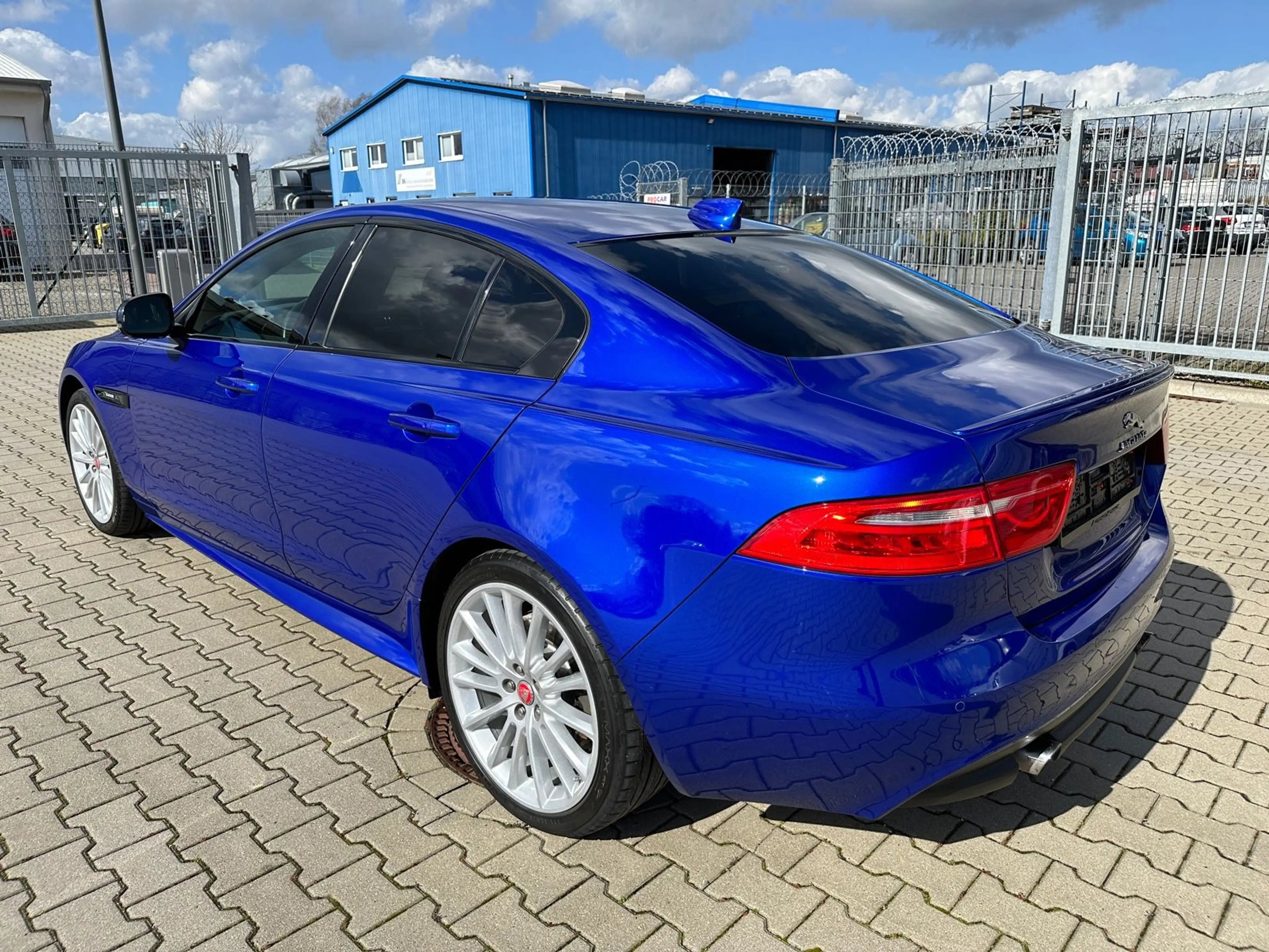 Jaguar XE R-Sport — photo 10