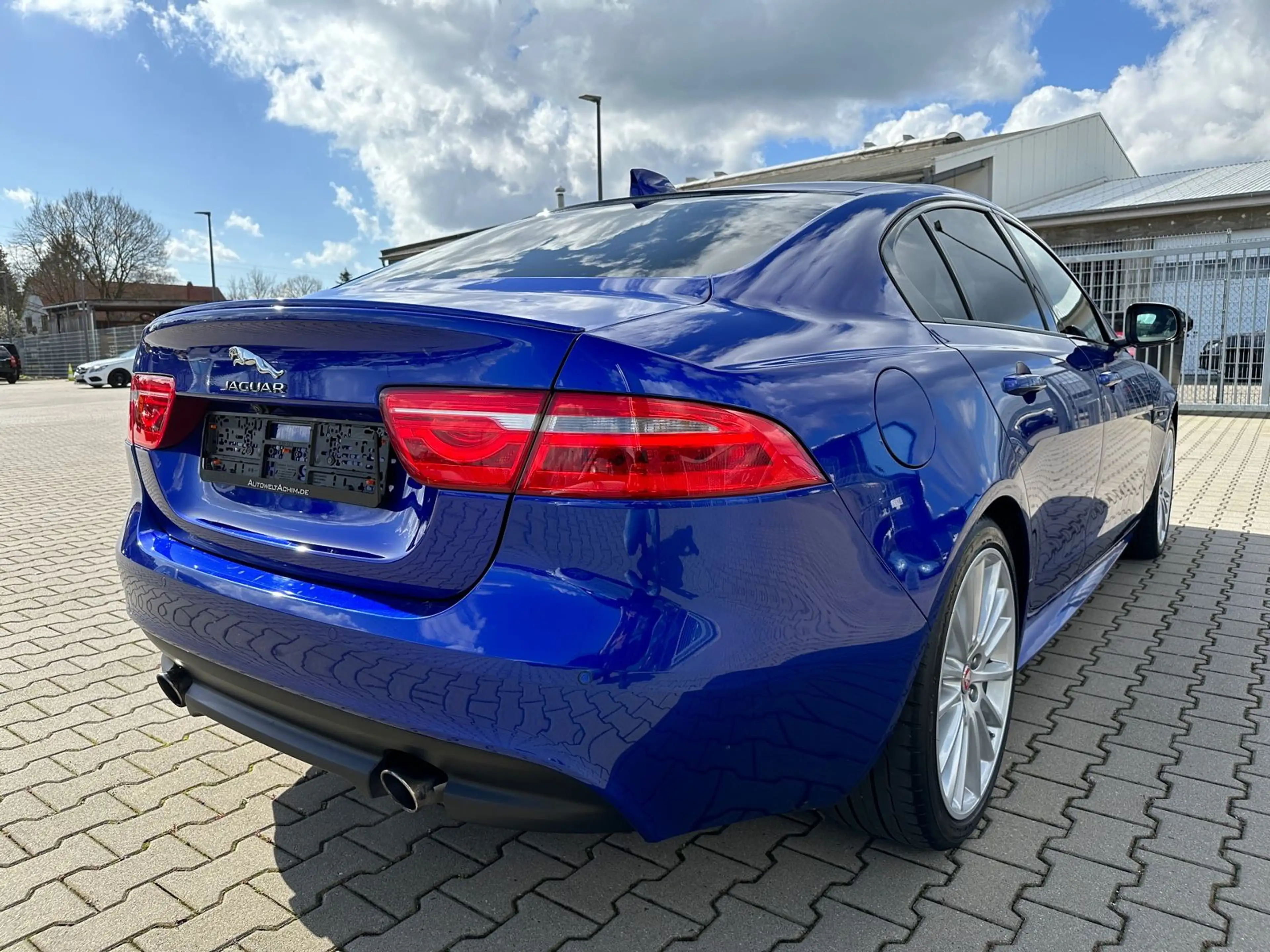 Jaguar XE R-Sport — photo 8